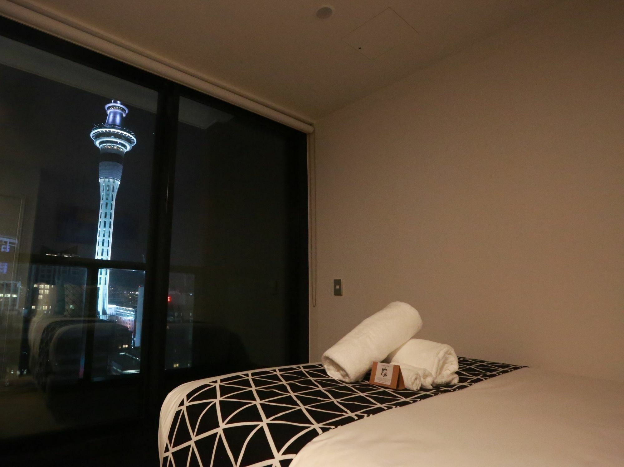 Everest Serviced Apartments On Albert Auckland Exterior photo